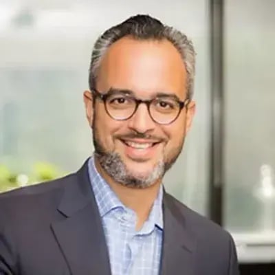 Lou-Camacho-Headshot-400x400